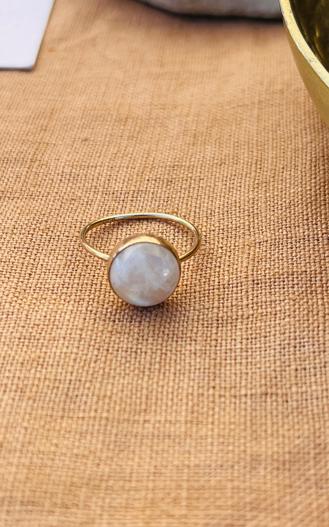 RAINBOW MOONSTONE LUZ RING
