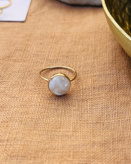 RAINBOW MOONSTONE LUZ RING