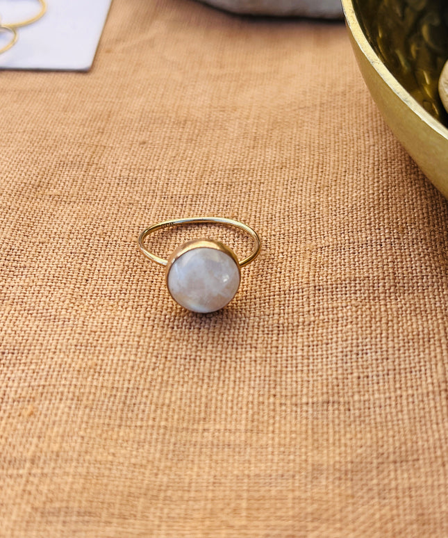 RAINBOW MOONSTONE LUZ RING