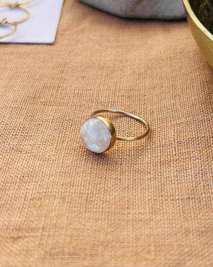 RAINBOW MOONSTONE LUZ RING