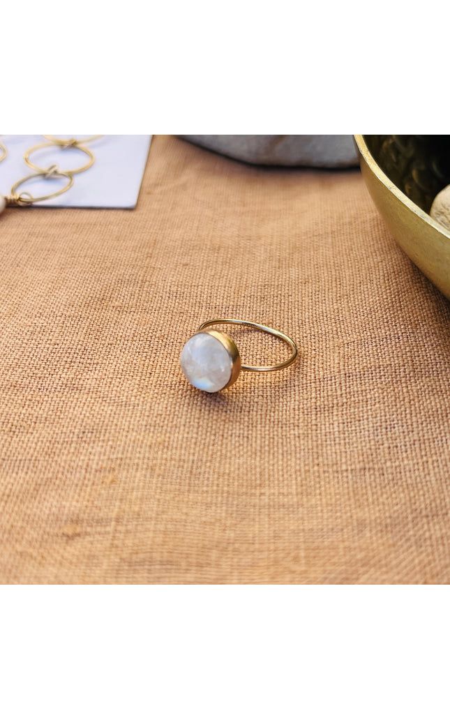 RAINBOW MOONSTONE LUZ RING