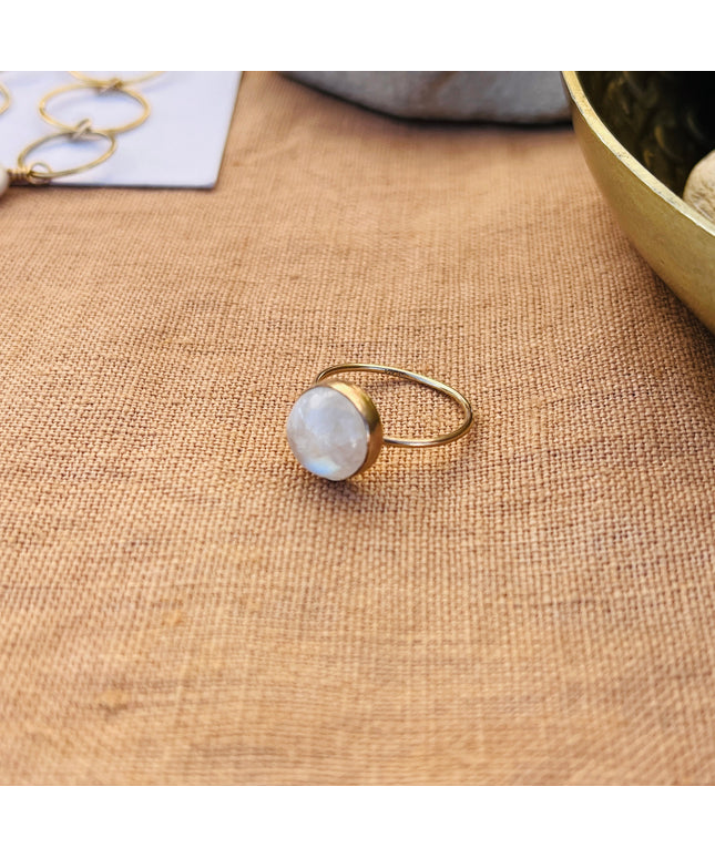 RAINBOW MOONSTONE LUZ RING