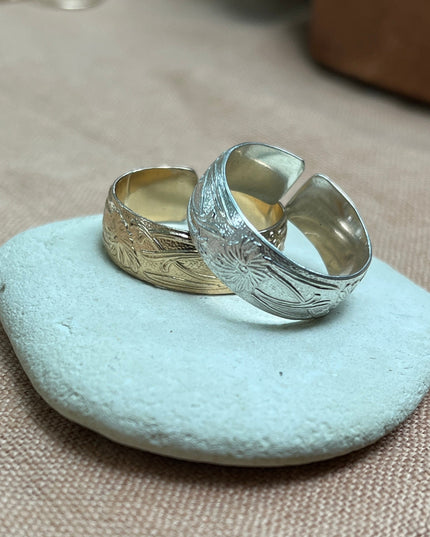 HIBISCUS BAND RING