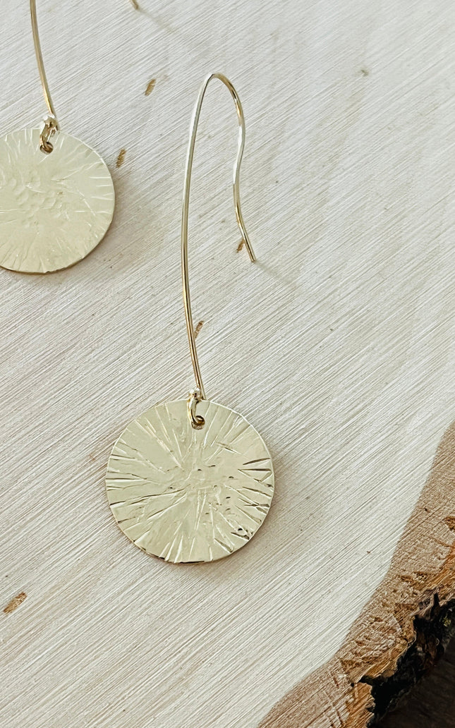 GOLD DISC DAISY HANG EARRINGS