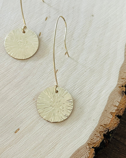 GOLD DISC DAISY HANG EARRINGS