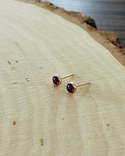 GARNET STUD EARRINGS