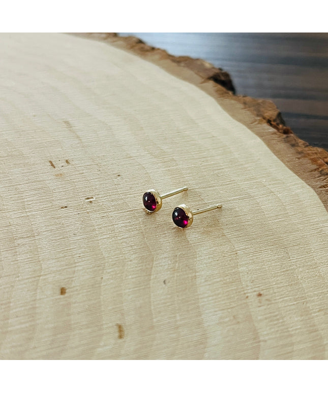 GARNET STUD EARRINGS