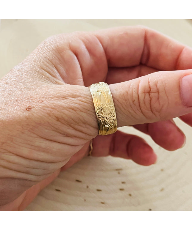 HIBISCUS BAND RING