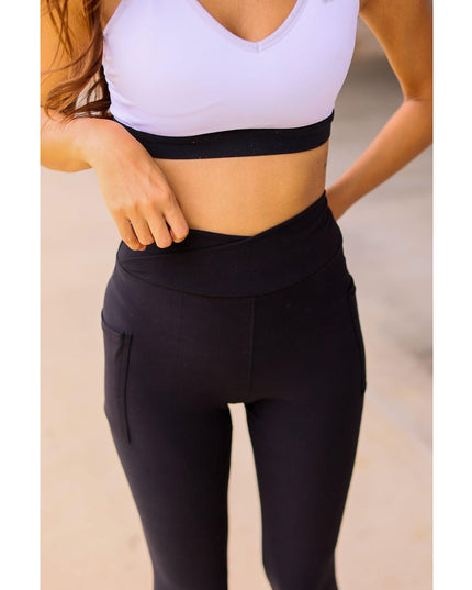 Ready to Ship | The Chloe - Crossover BLACK Pocket 7/8th Ankle Length Leggings