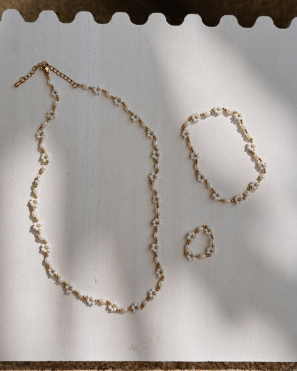 Freshwater Pearl and Flower Beaded Bracelet